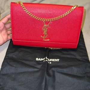 KATE MEDIUM CHAIN BAG IN GRAIN DE POUDRE LEATHER- rouge opyum authentic